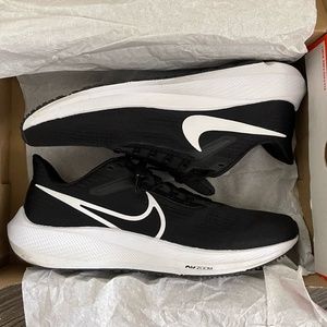 NEW Nike Air Zoom Pegasus Shoes 39 | Men's 9 | Women's 10.5